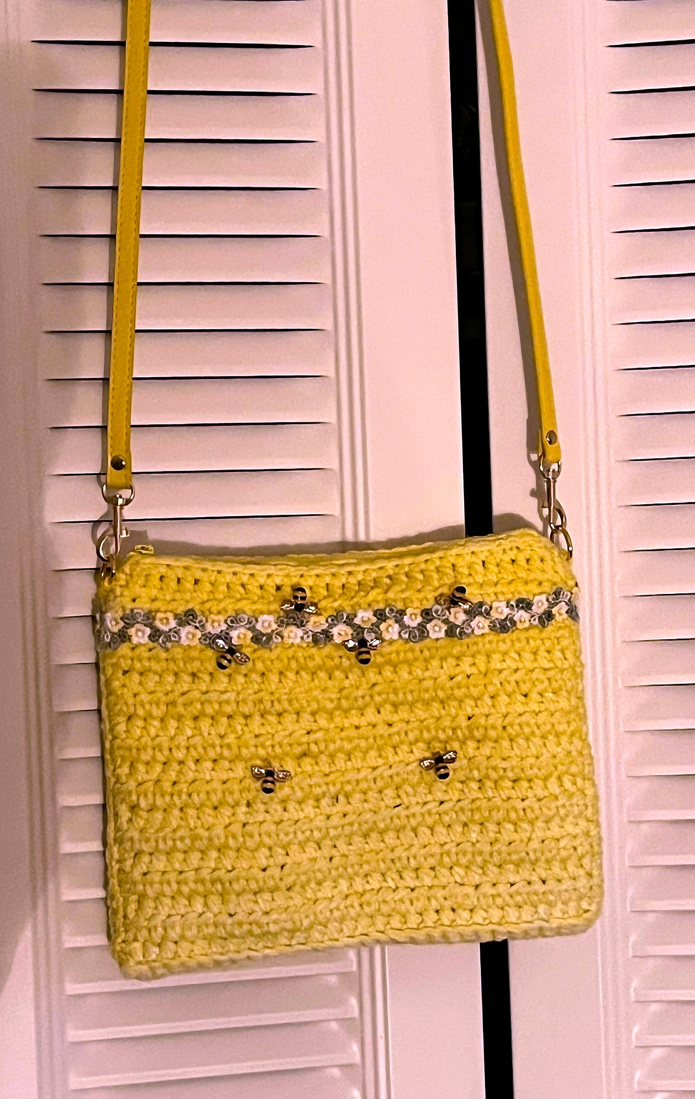 Yellow/white Bumblebee Crocheted Purse