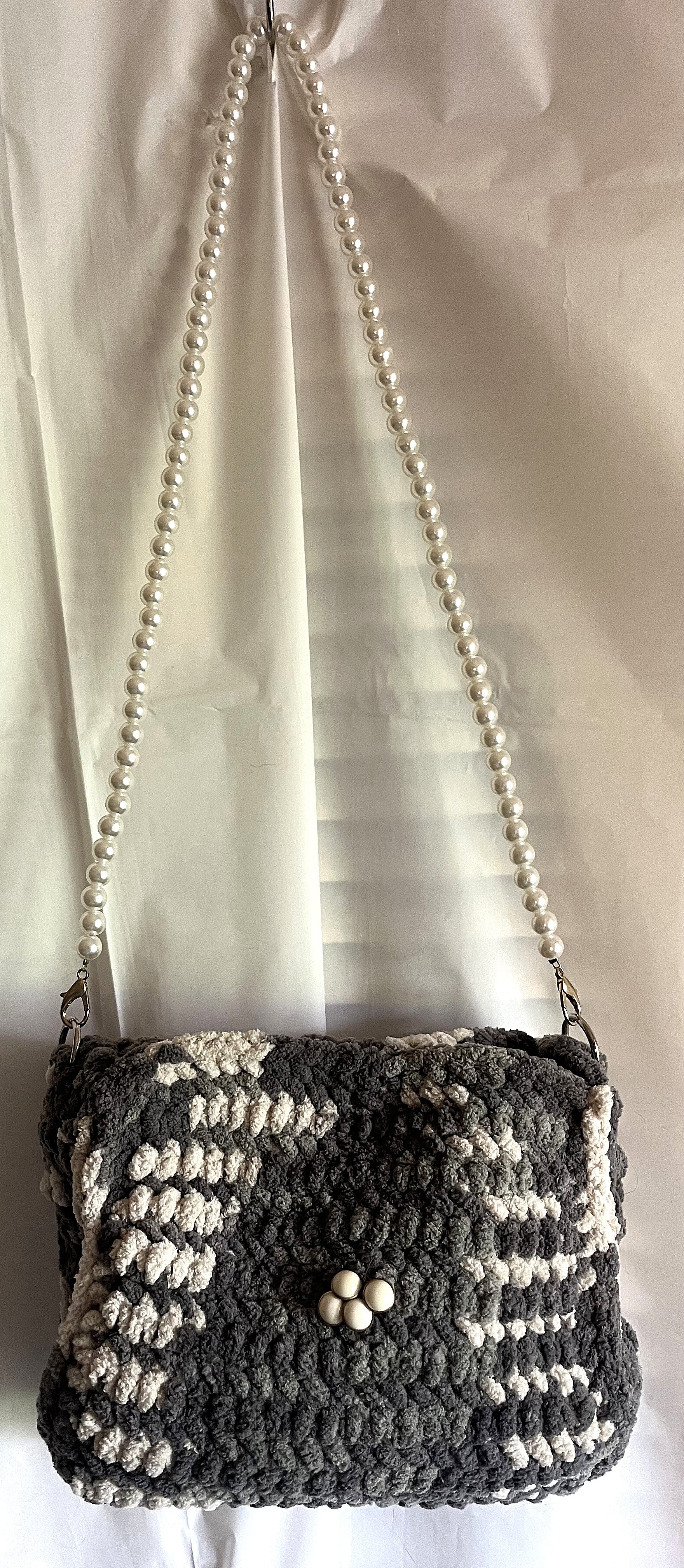 Dark Grey/Cream Pearl Chrocheted Purse